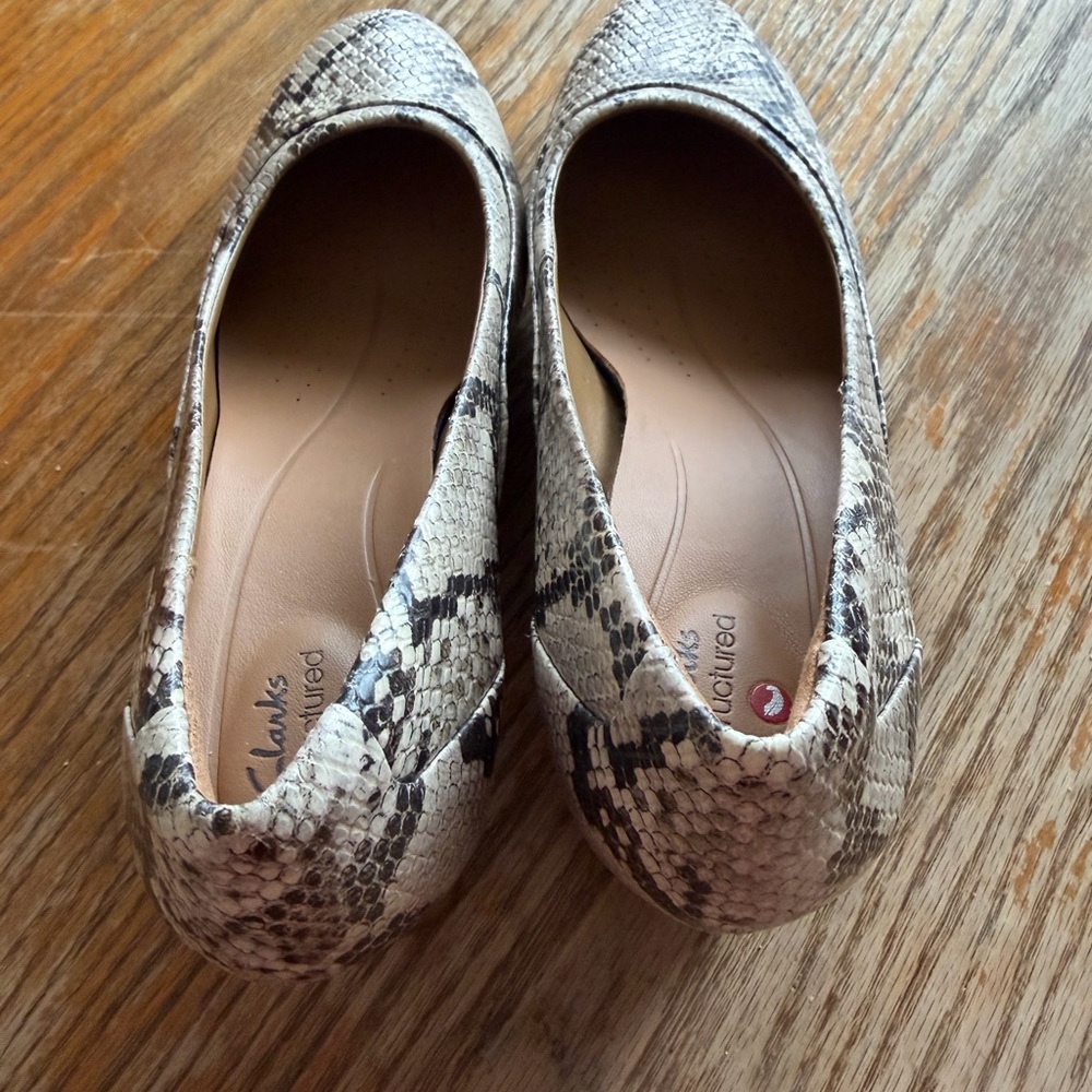 Clarks Snake-Print Low Block Heel Pumps - White & Gray - Picture 3 of 5